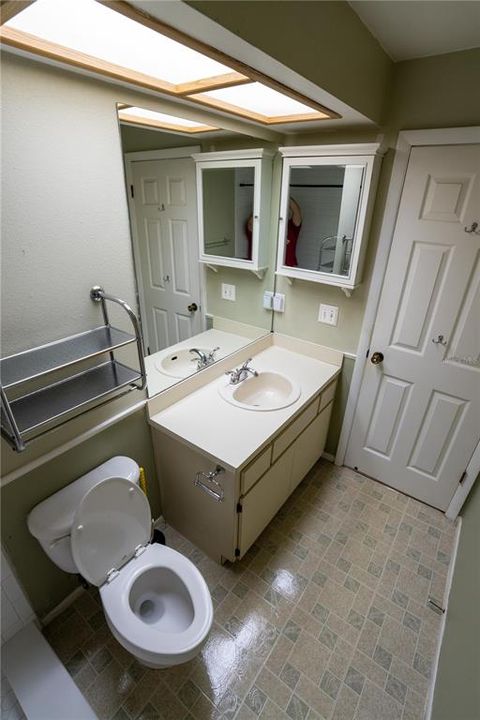 For Sale: $219,900 (2 beds, 2 baths, 1296 Square Feet)