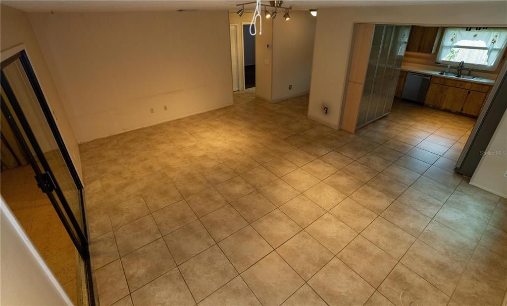 For Sale: $219,900 (2 beds, 2 baths, 1296 Square Feet)