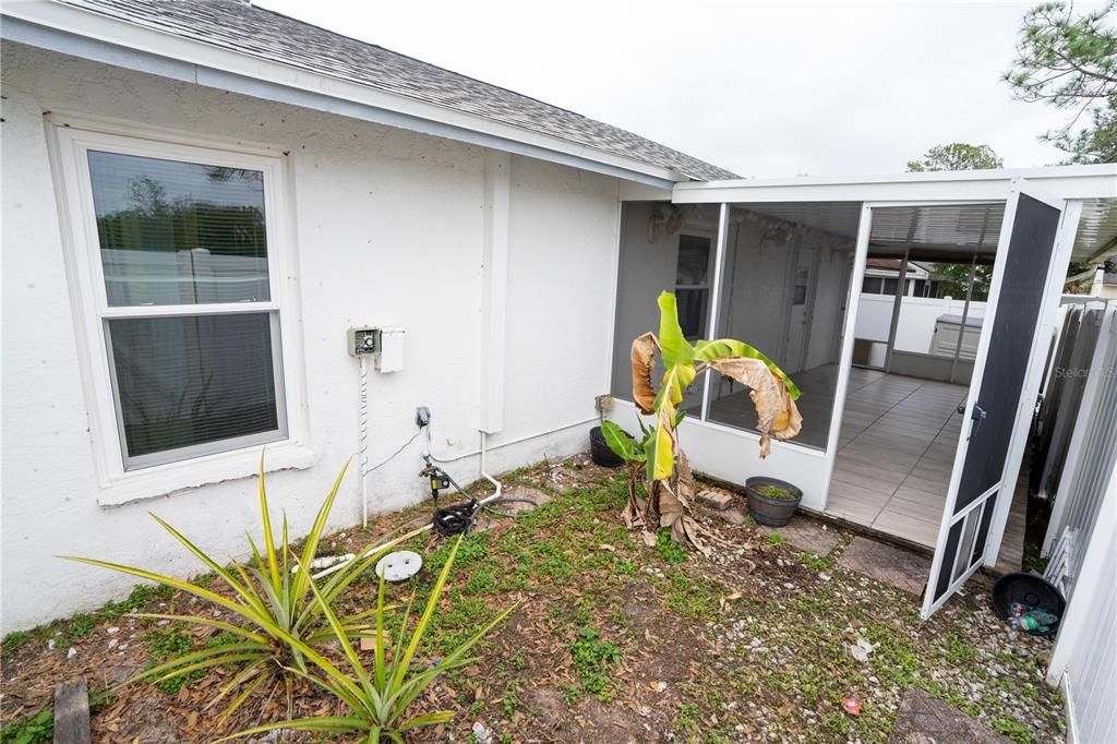 For Sale: $219,900 (2 beds, 2 baths, 1296 Square Feet)