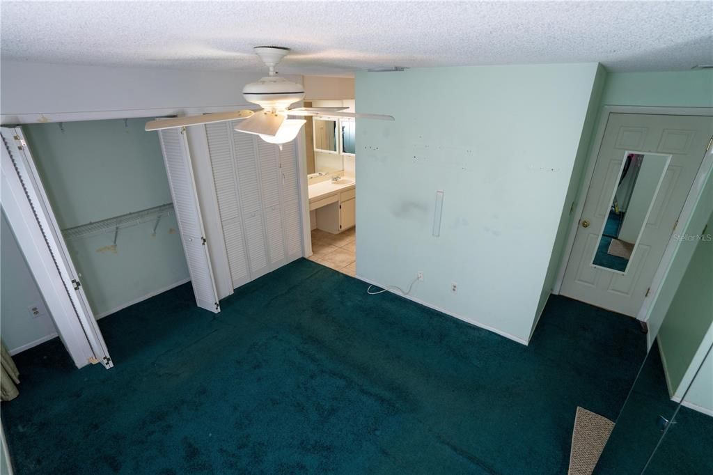 For Sale: $219,900 (2 beds, 2 baths, 1296 Square Feet)