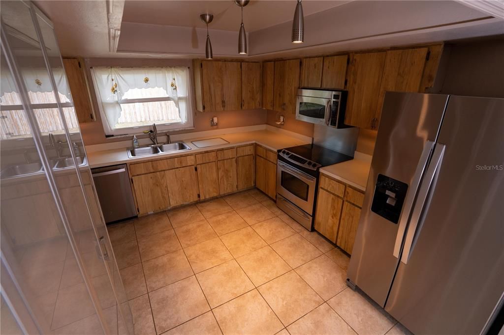 For Sale: $219,900 (2 beds, 2 baths, 1296 Square Feet)