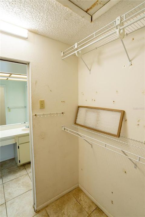 For Sale: $219,900 (2 beds, 2 baths, 1296 Square Feet)