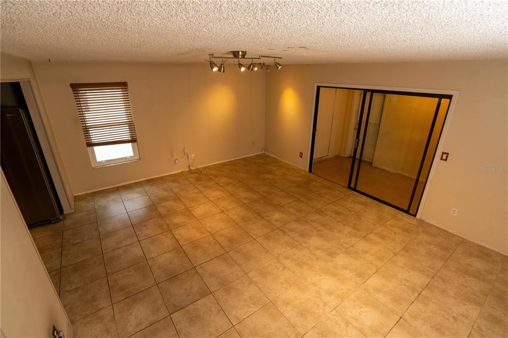 For Sale: $219,900 (2 beds, 2 baths, 1296 Square Feet)