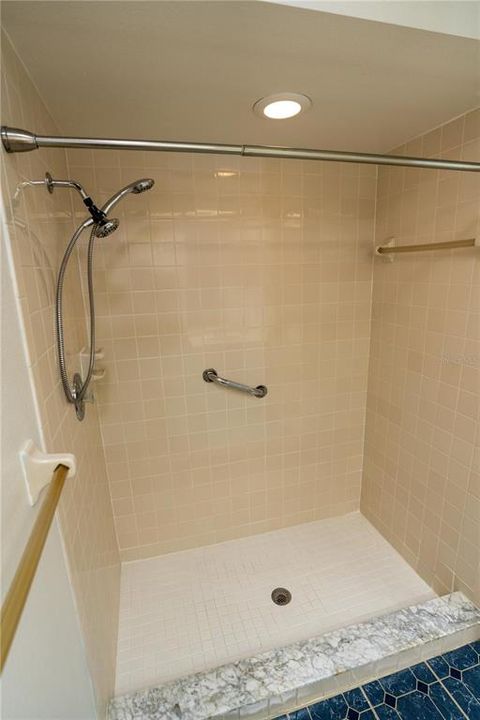 For Sale: $219,900 (2 beds, 2 baths, 1296 Square Feet)