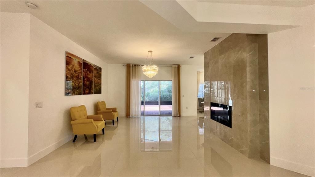 En Renta: $2,295 (2 camas, 2 baños, 2038 Pies cuadrados)