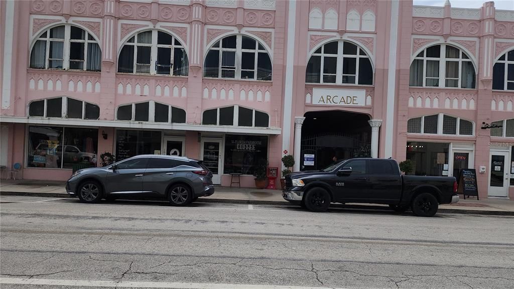 出租: $850 (0 贝兹, 1 浴室, 660 平方英尺)