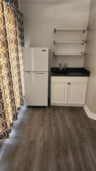 出租: $850 (0 贝兹, 1 浴室, 660 平方英尺)