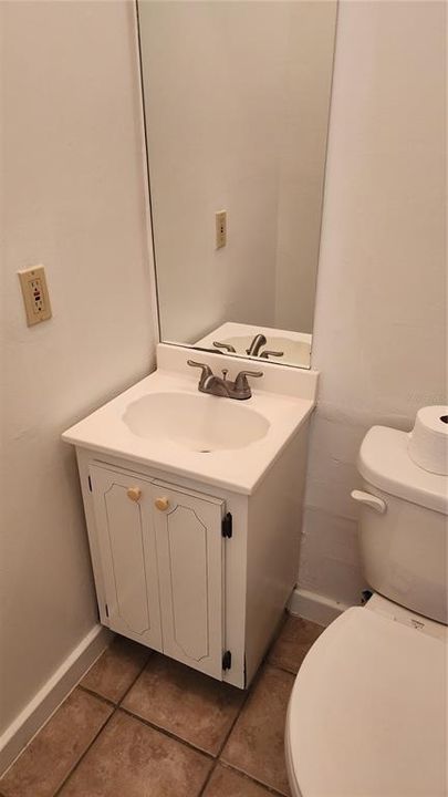 出租: $850 (0 贝兹, 1 浴室, 660 平方英尺)