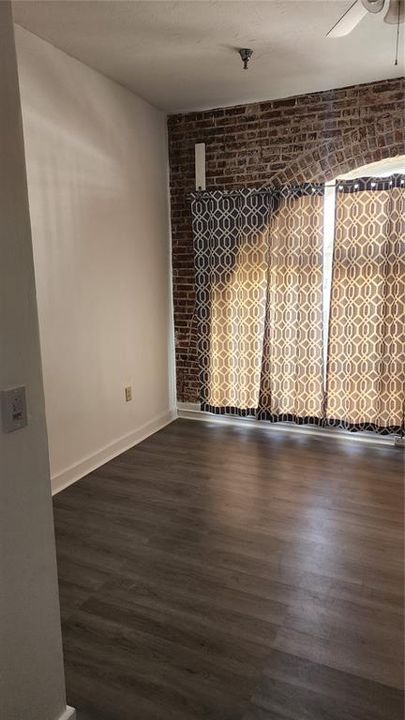 出租: $850 (0 贝兹, 1 浴室, 660 平方英尺)