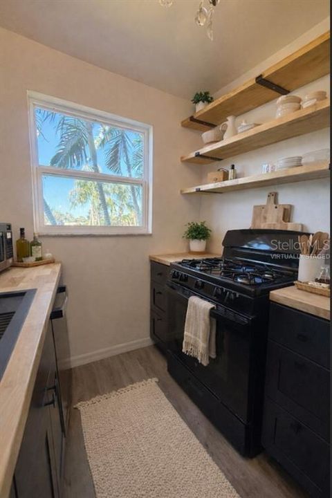 出租: $2,500 (2 贝兹, 2 浴室, 1120 平方英尺)