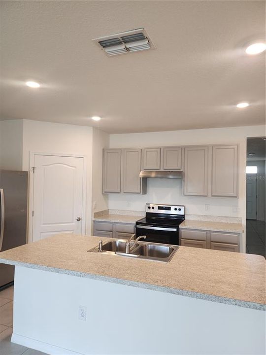 出租: $2,000 (4 贝兹, 2 浴室, 1867 平方英尺)