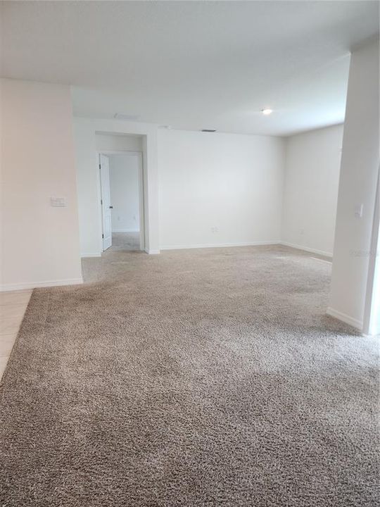 出租: $2,000 (4 贝兹, 2 浴室, 1867 平方英尺)