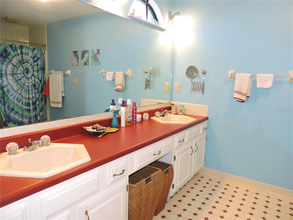 For Sale: $298,700 (3 beds, 2 baths, 1773 Square Feet)