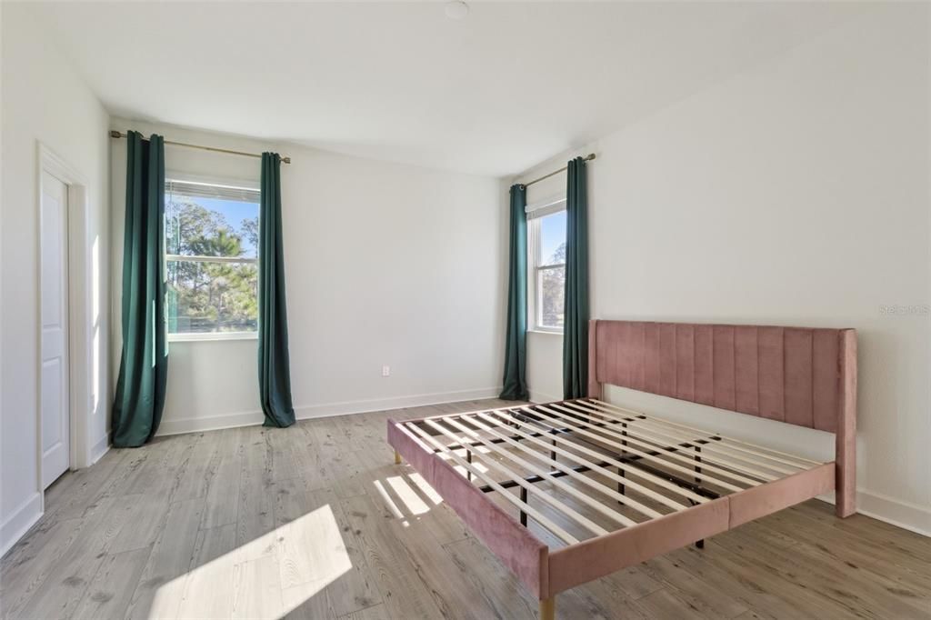 En Venta: $467,000 (4 camas, 2 baños, 1983 Pies cuadrados)