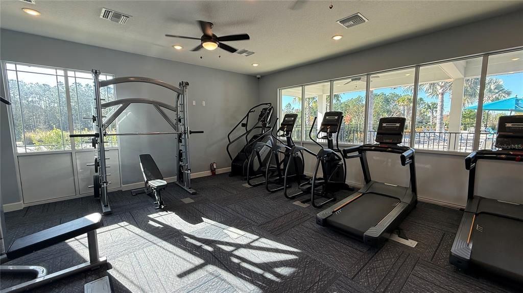 En Venta: $467,000 (4 camas, 2 baños, 1983 Pies cuadrados)