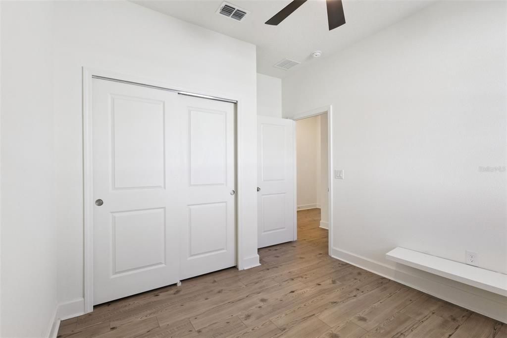 En Venta: $467,000 (4 camas, 2 baños, 1983 Pies cuadrados)