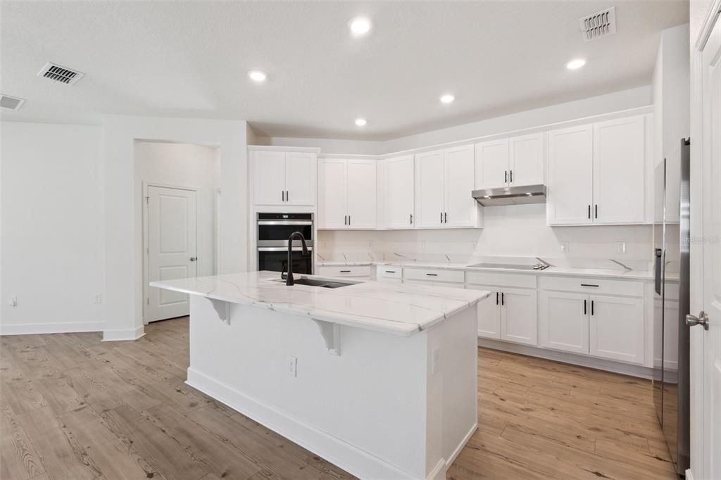 En Venta: $467,000 (4 camas, 2 baños, 1983 Pies cuadrados)