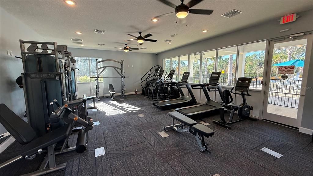 En Venta: $467,000 (4 camas, 2 baños, 1983 Pies cuadrados)