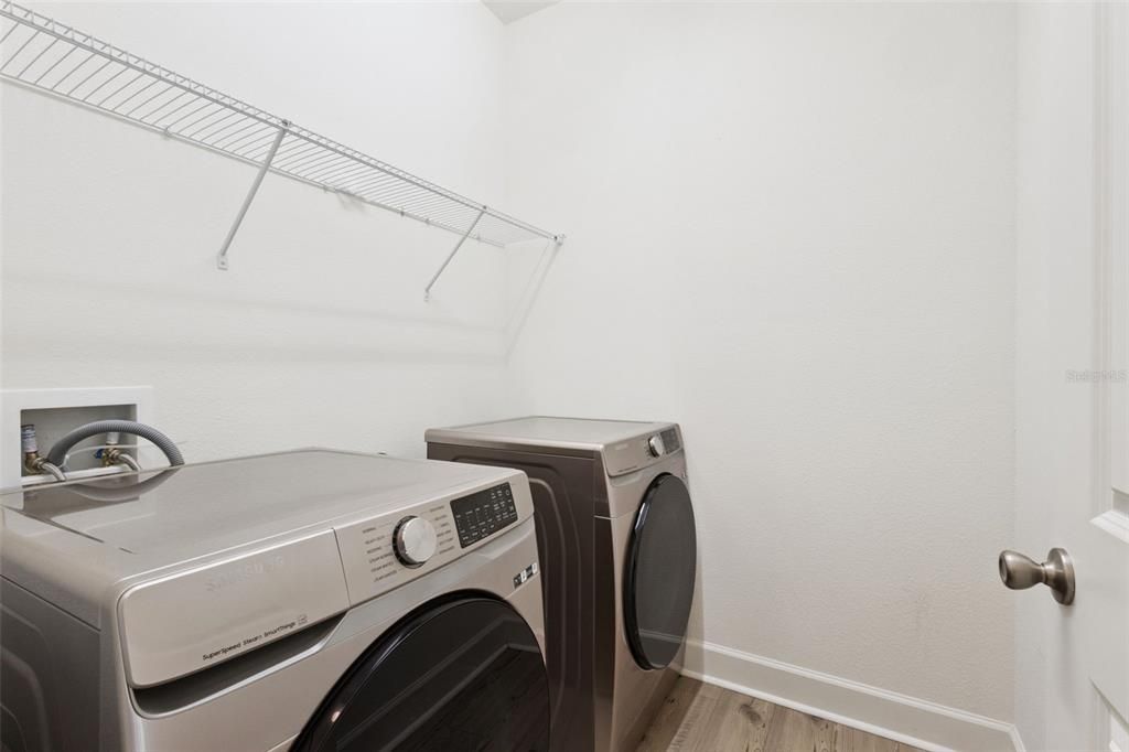 En Venta: $467,000 (4 camas, 2 baños, 1983 Pies cuadrados)