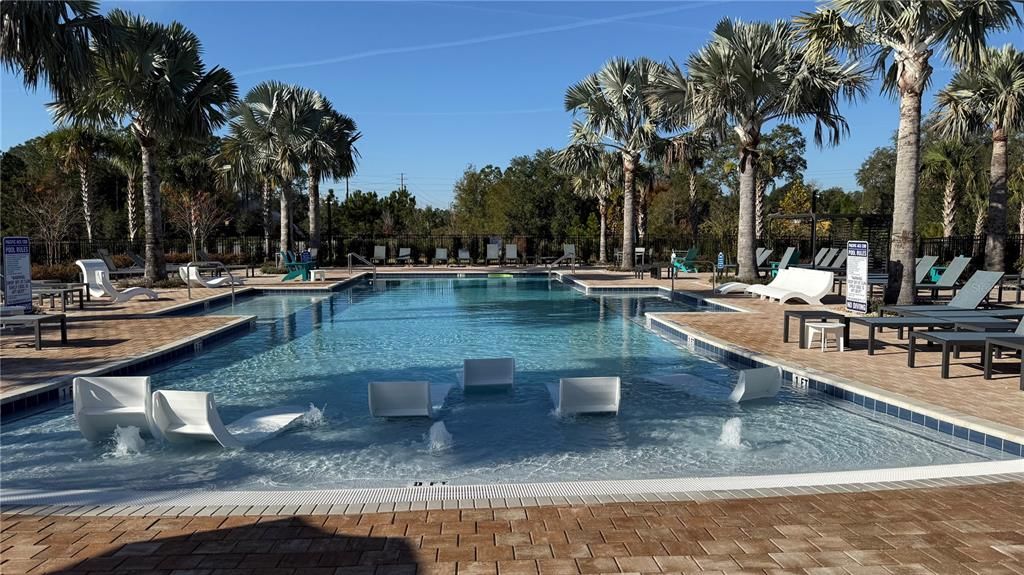 En Venta: $467,000 (4 camas, 2 baños, 1983 Pies cuadrados)