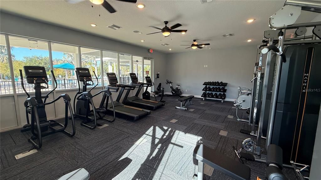 En Venta: $467,000 (4 camas, 2 baños, 1983 Pies cuadrados)