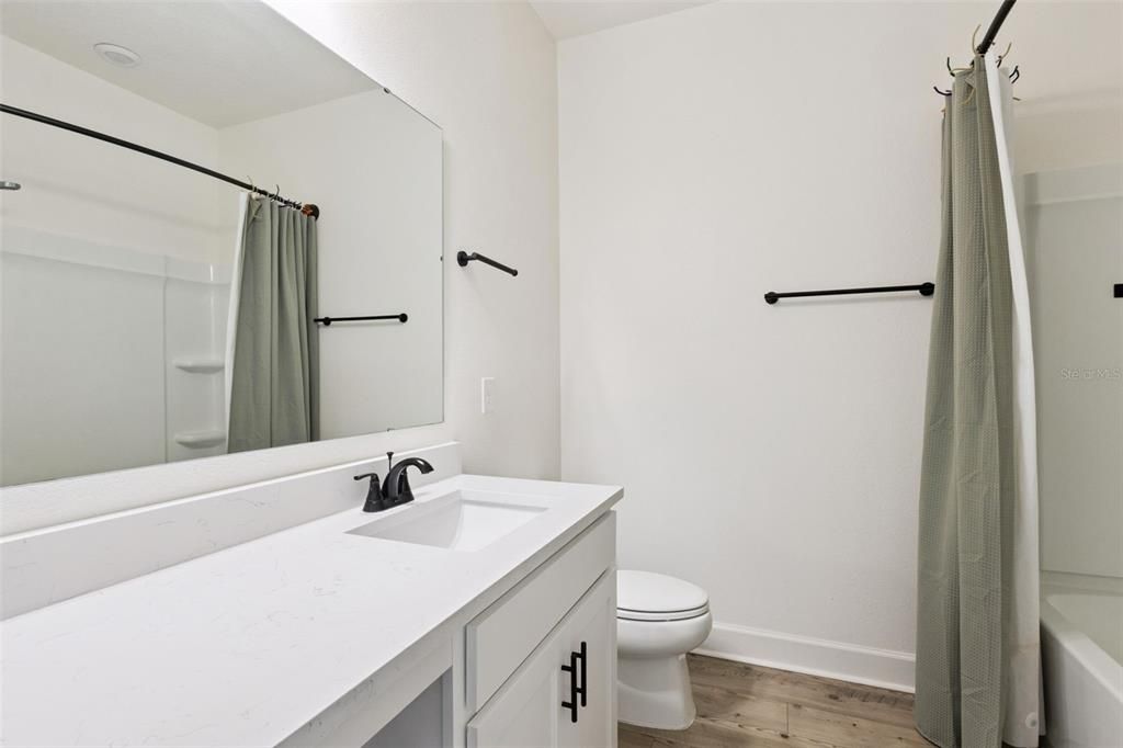 En Venta: $467,000 (4 camas, 2 baños, 1983 Pies cuadrados)