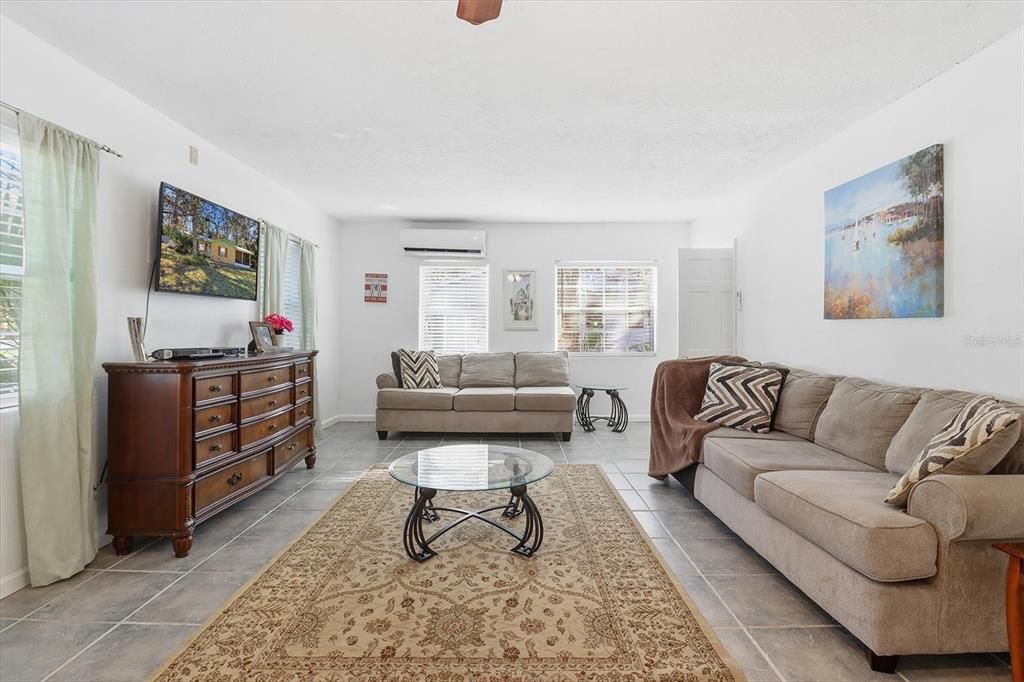 For Sale: $399,000 (3 beds, 3 baths, 1342 Square Feet)