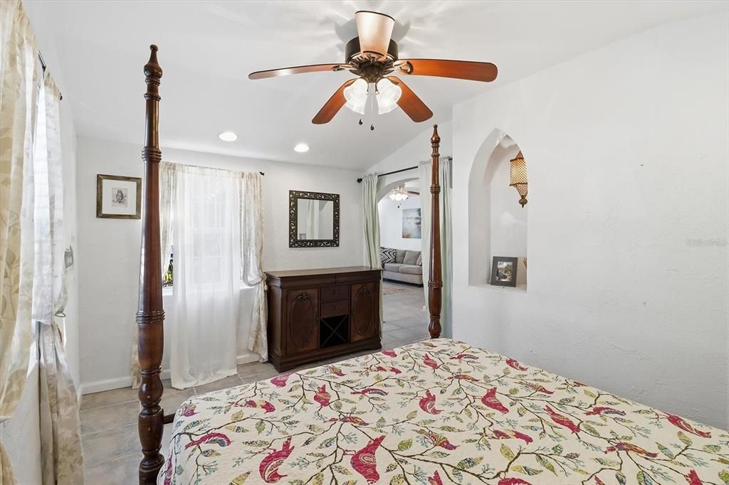 For Sale: $399,000 (3 beds, 3 baths, 1342 Square Feet)