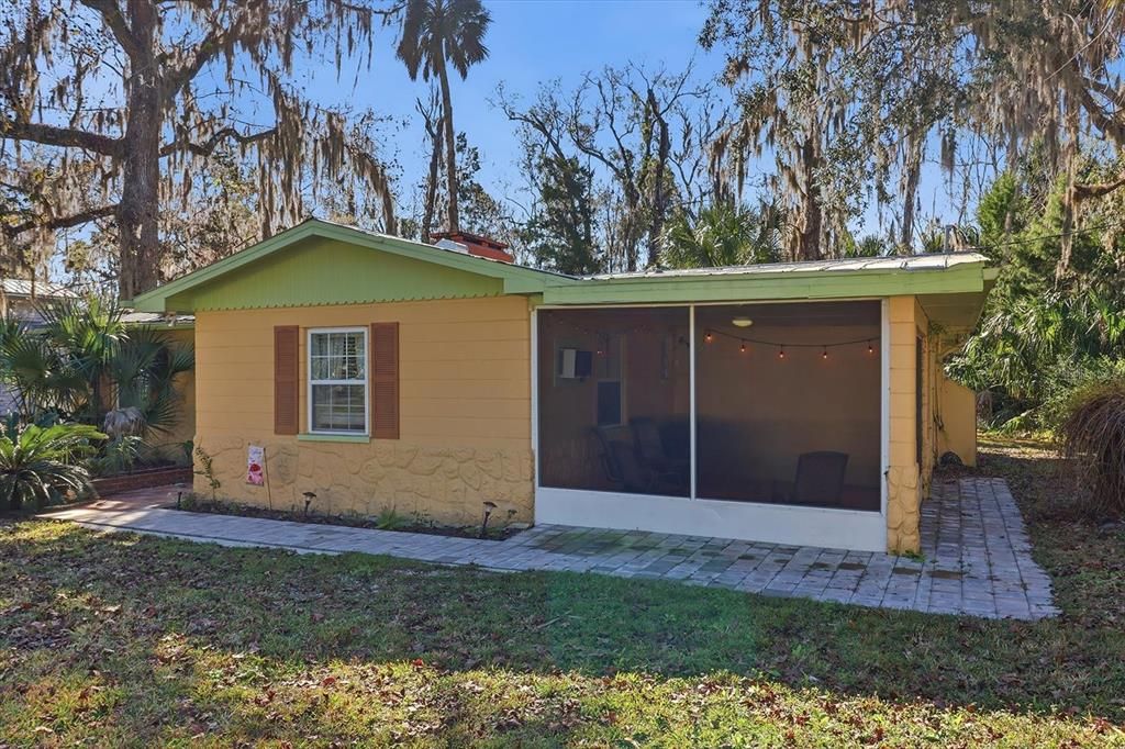 For Sale: $399,000 (3 beds, 3 baths, 1342 Square Feet)