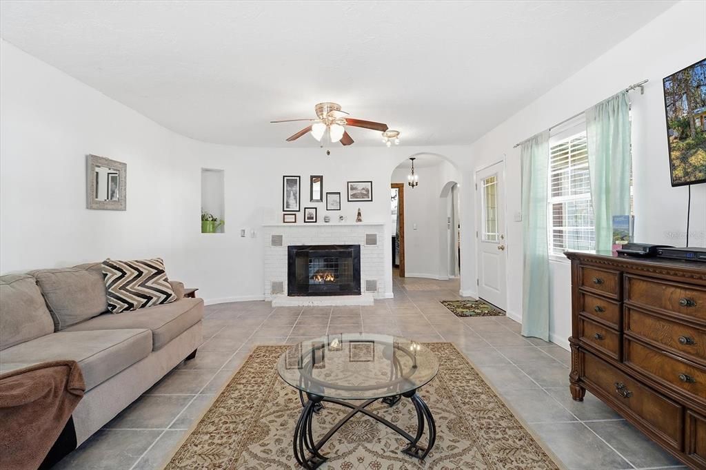 For Sale: $399,000 (3 beds, 3 baths, 1342 Square Feet)