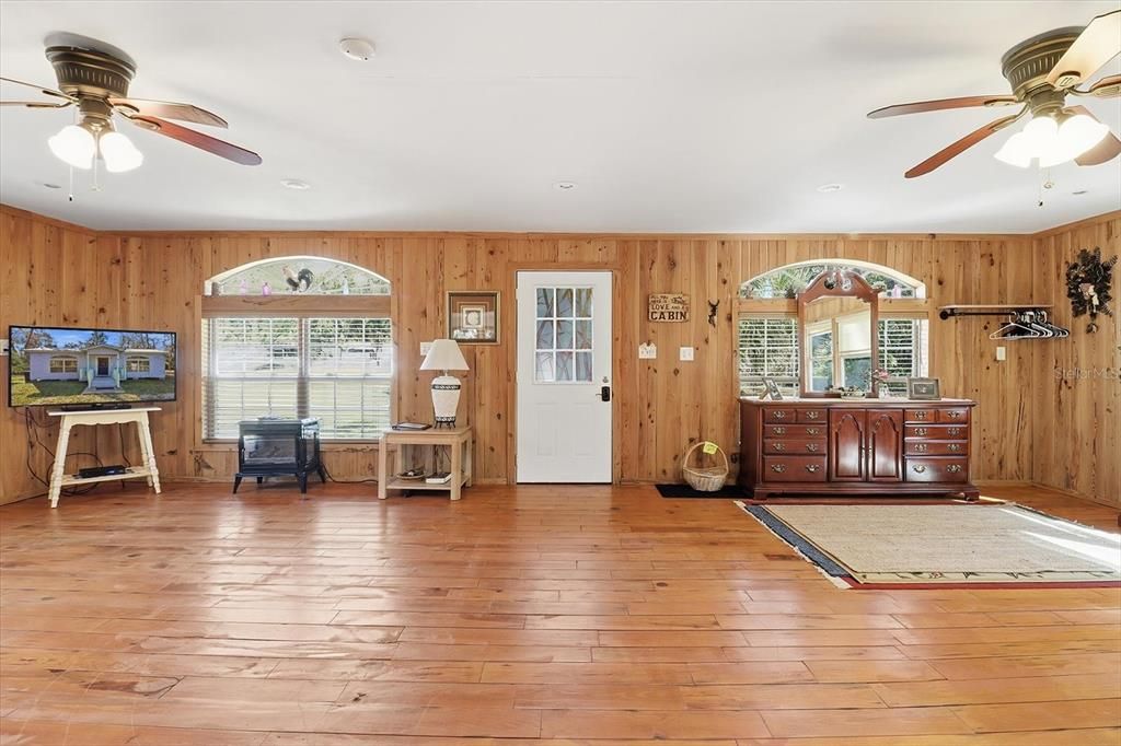 For Sale: $399,000 (3 beds, 3 baths, 1342 Square Feet)