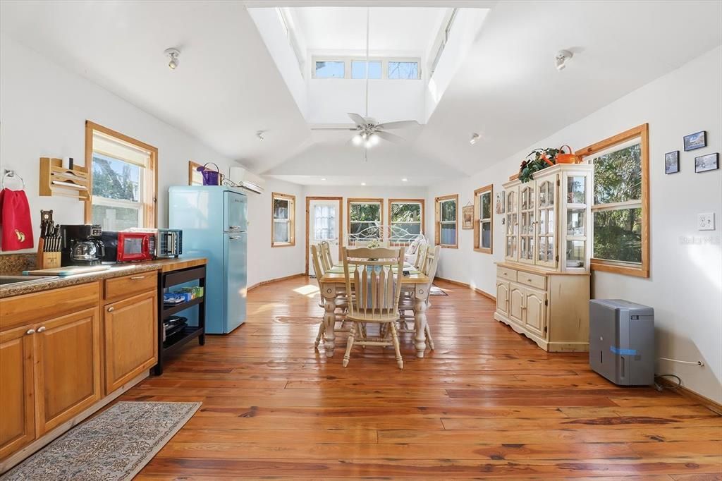 For Sale: $399,000 (3 beds, 3 baths, 1342 Square Feet)