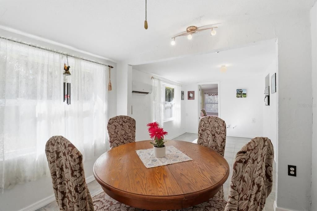 For Sale: $399,000 (3 beds, 3 baths, 1342 Square Feet)