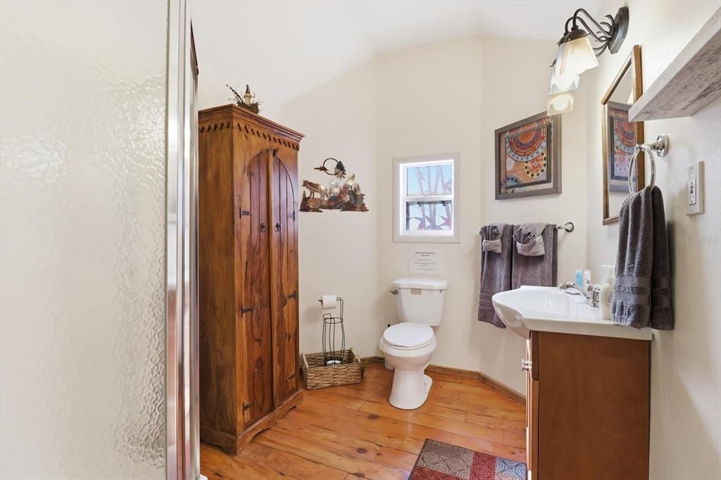 For Sale: $399,000 (3 beds, 3 baths, 1342 Square Feet)