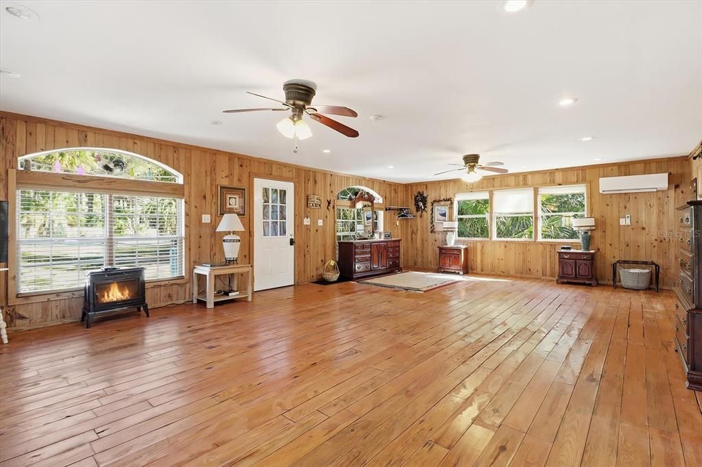 For Sale: $399,000 (3 beds, 3 baths, 1342 Square Feet)