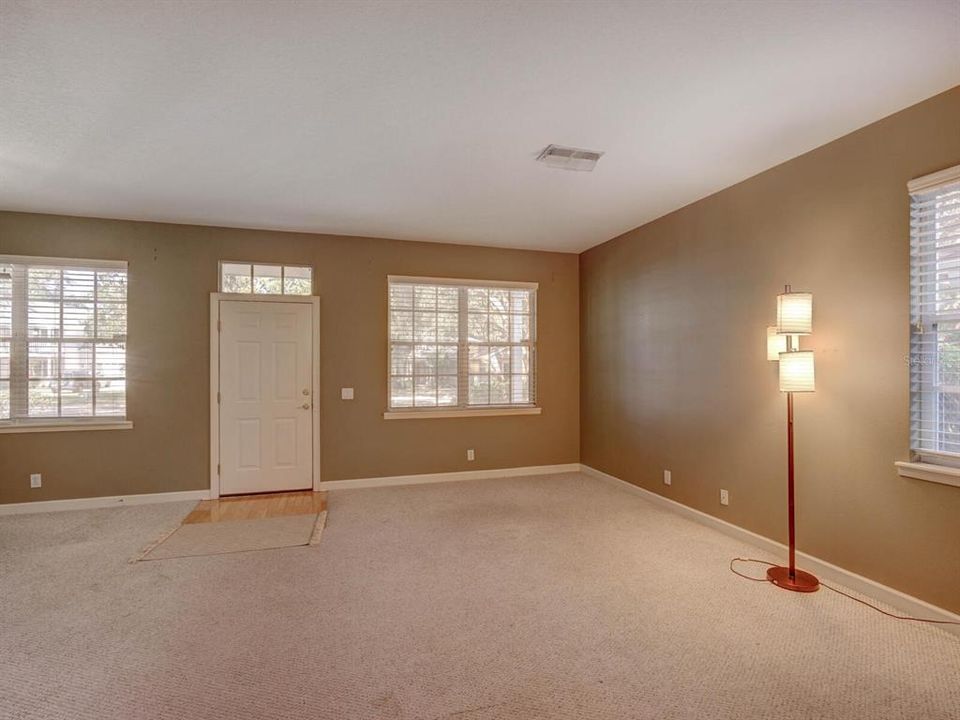 待售: $625,000 (4 贝兹, 2 浴室, 2450 平方英尺)