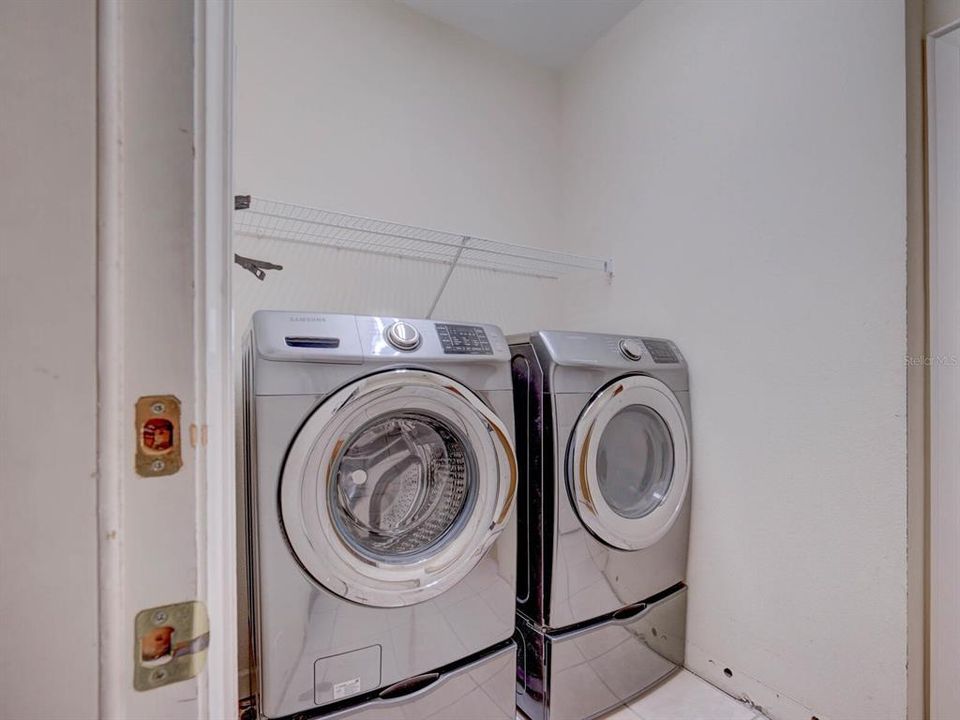 待售: $625,000 (4 贝兹, 2 浴室, 2450 平方英尺)