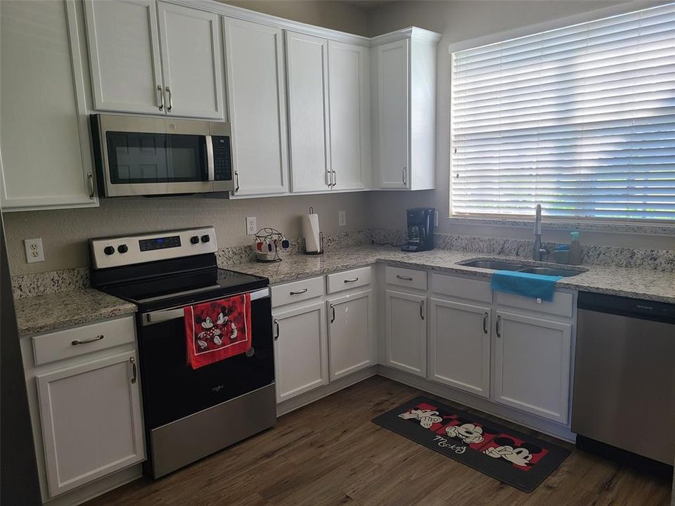 For Rent: $2,200 (3 beds, 3 baths, 1504 Square Feet)