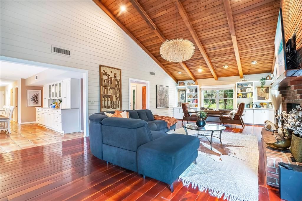 出租: $4,200 (3 贝兹, 3 浴室, 3285 平方英尺)