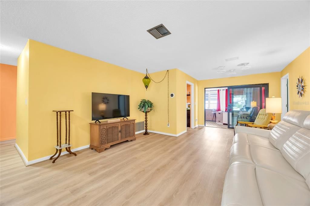 For Sale: $390,000 (2 beds, 2 baths, 1508 Square Feet)