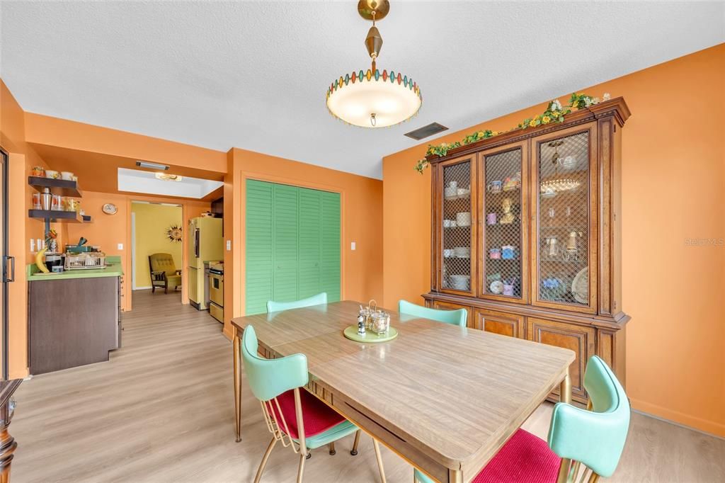 For Sale: $390,000 (2 beds, 2 baths, 1508 Square Feet)