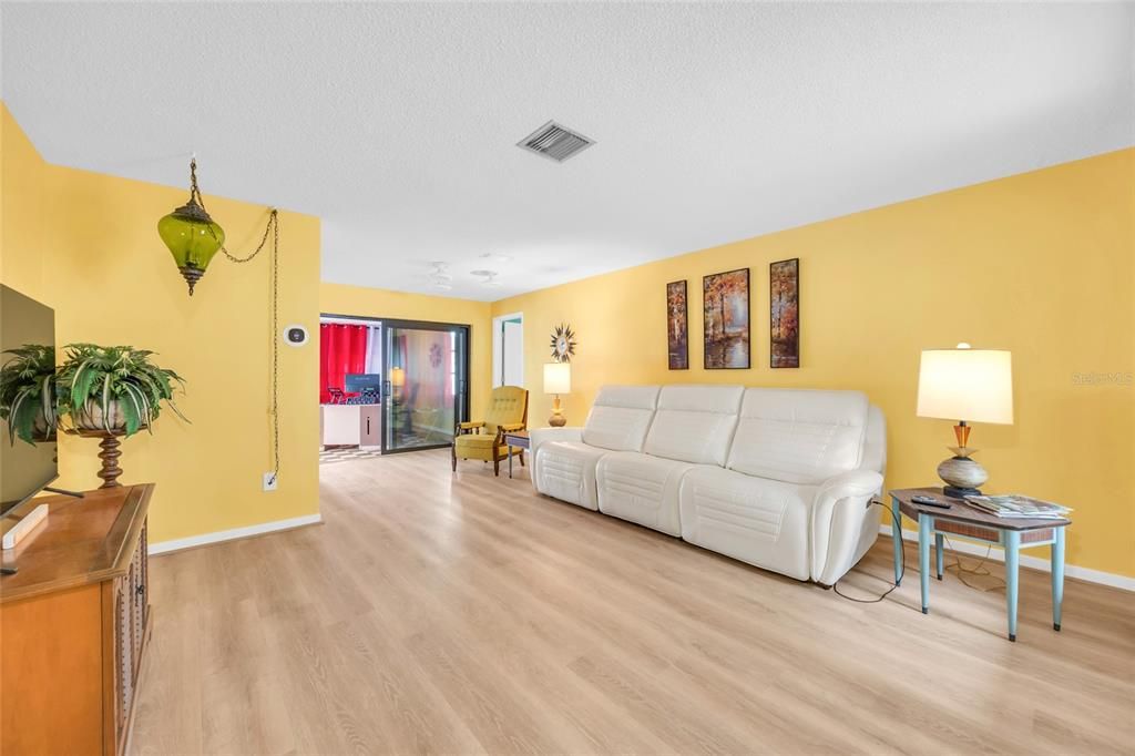 For Sale: $390,000 (2 beds, 2 baths, 1508 Square Feet)