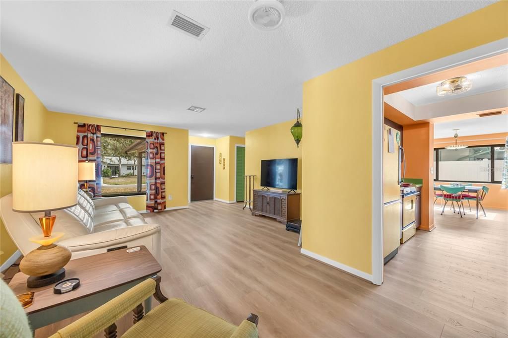 For Sale: $390,000 (2 beds, 2 baths, 1508 Square Feet)