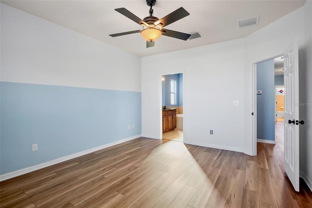 For Sale: $259,900 (3 beds, 2 baths, 1585 Square Feet)