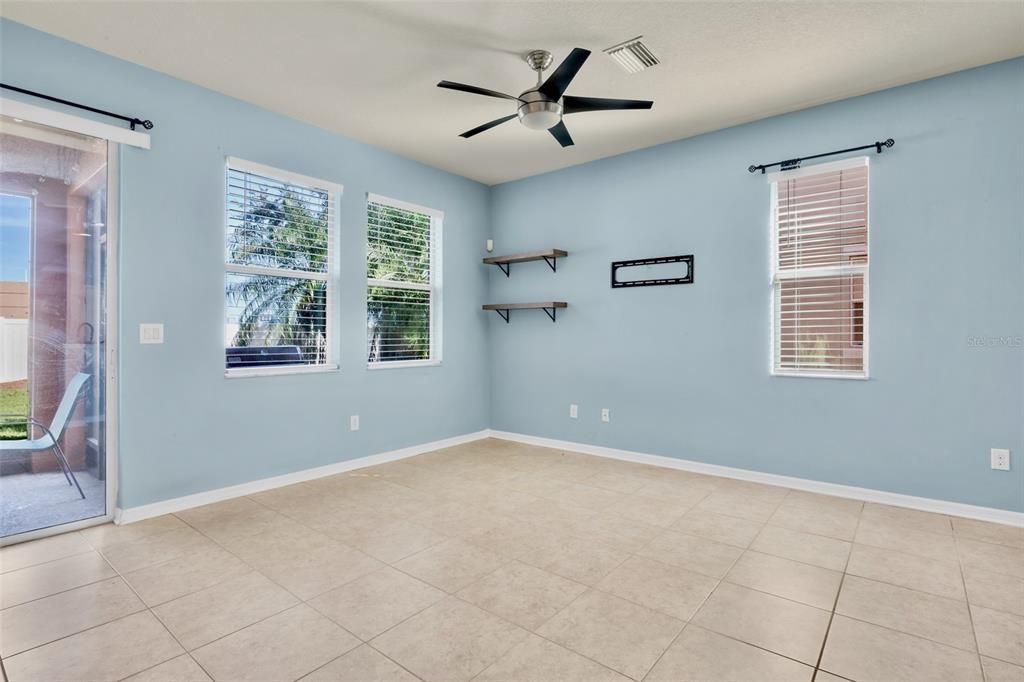 For Sale: $259,900 (3 beds, 2 baths, 1585 Square Feet)