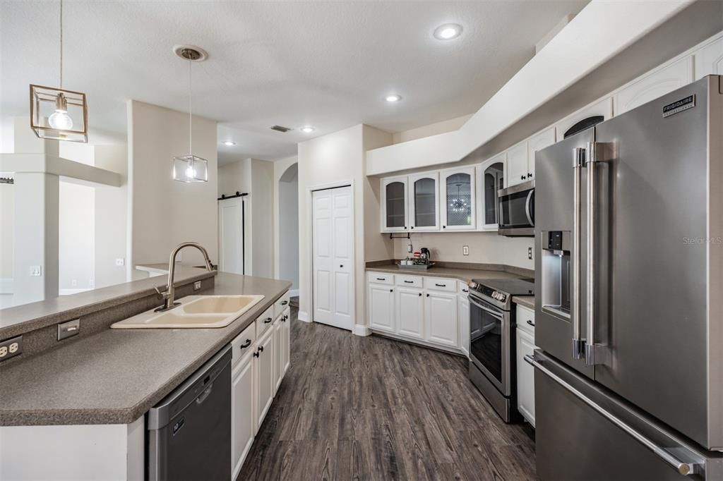 For Sale: $875,000 (4 beds, 3 baths, 3496 Square Feet)