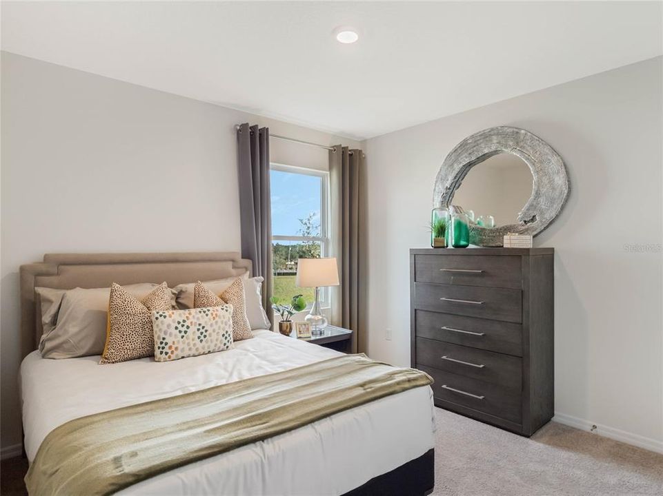 На продажу: $329,490 (4 спален, 2 ванн, 1828 Квадратных фут)