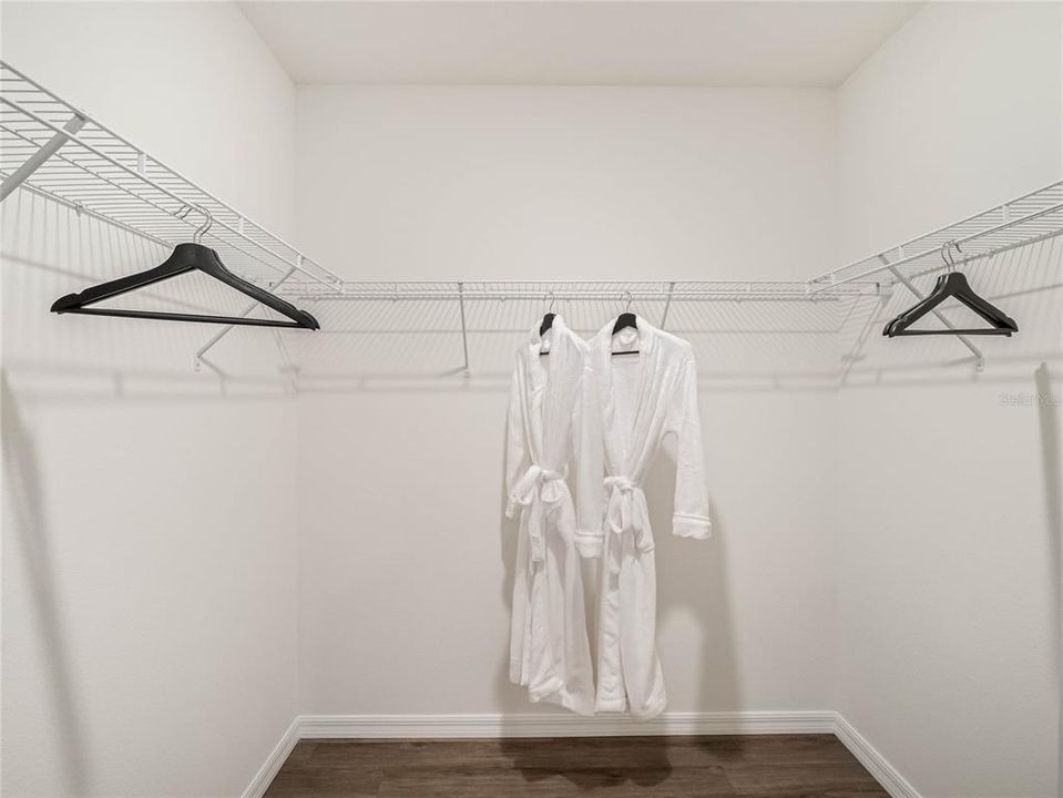 На продажу: $329,490 (4 спален, 2 ванн, 1828 Квадратных фут)