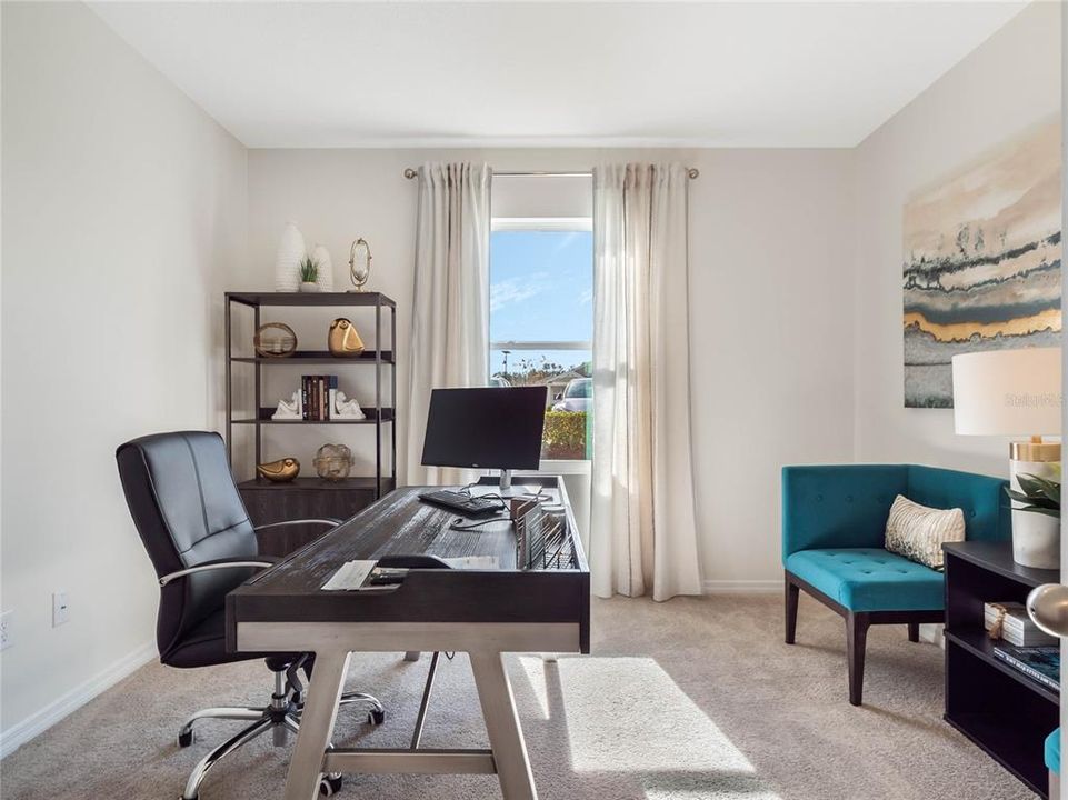 На продажу: $329,490 (4 спален, 2 ванн, 1828 Квадратных фут)