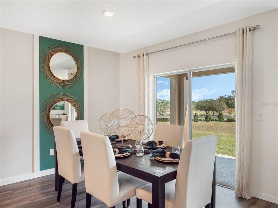 На продажу: $329,490 (4 спален, 2 ванн, 1828 Квадратных фут)